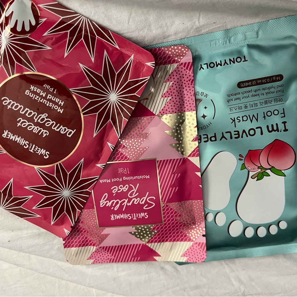 I'm Lovely Peach Foot Mask & Sweet Shimmer Hand Mask Set
